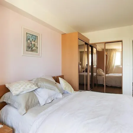 Apartment Charming 100m2 For 4 People *